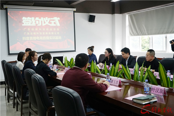 1.会议现场.jpg