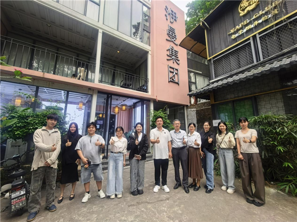 师生合影.png 师生合影.png