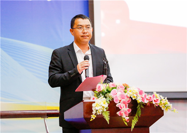 智能制造学院党总支书记陈伟泉主持活动.jpg