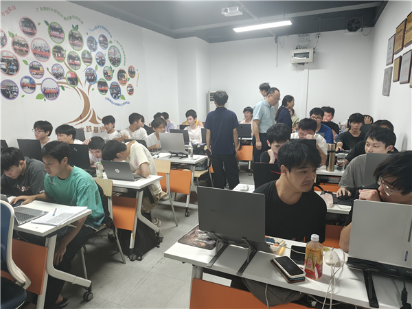 教师与学生面对面交流.png