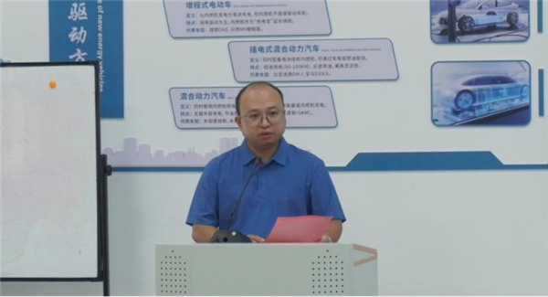 学生处处长助理黄锦华致辞.png