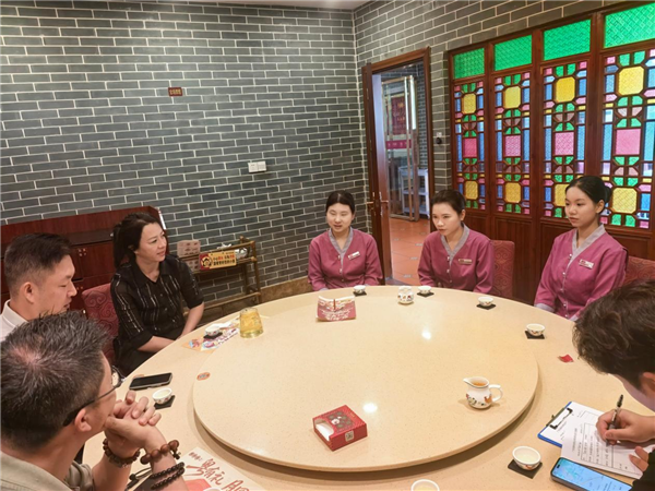 座谈会现场.png