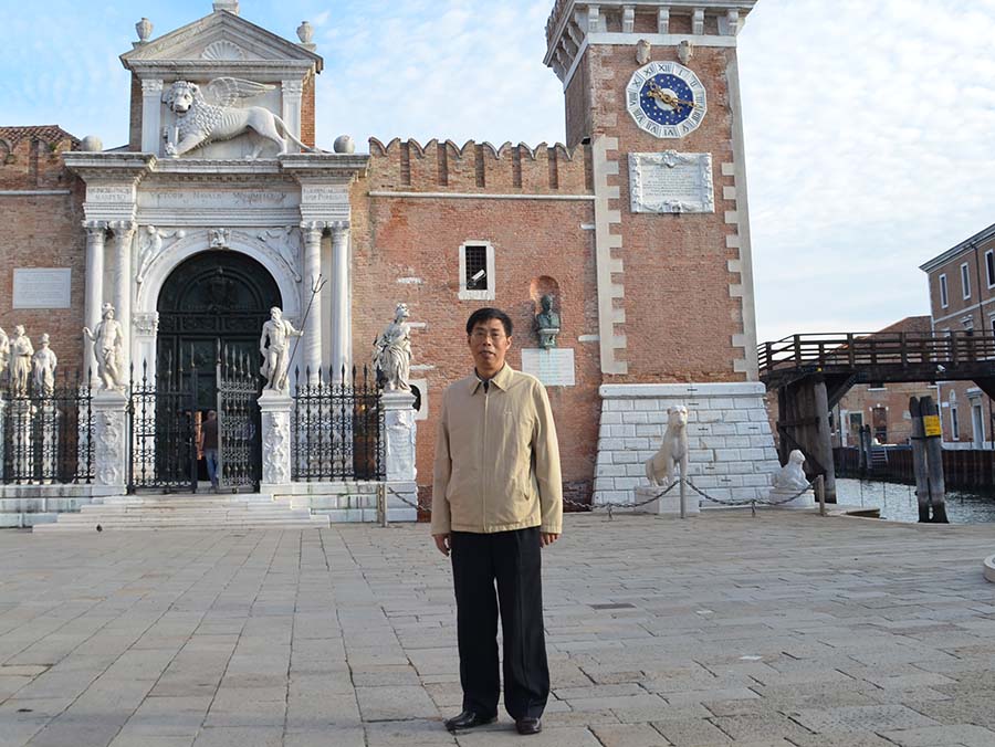 朱怡权 教授.jpg
