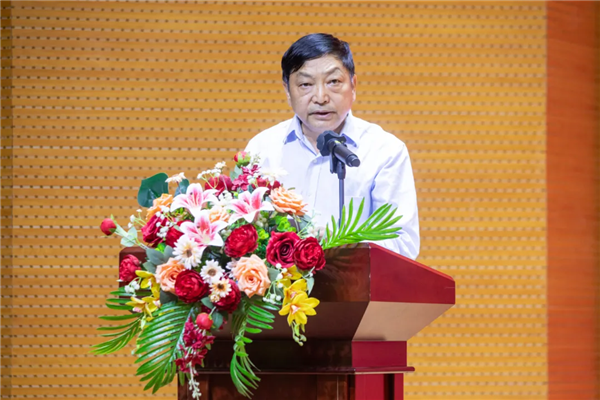 副校长兼第一届科协主席陈粟宋作工作报告.png 副校长兼第一届科协主席陈粟宋作工作报告.png