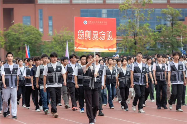 裁判员方阵1.png
