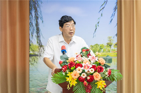 学校党委书记邓成良讲话.png