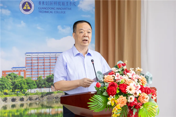 学校中职部主任李保俊.png 学校中职部主任李保俊.png