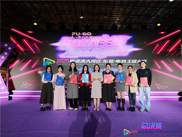 获奖师生合影.png 获奖师生合影.png