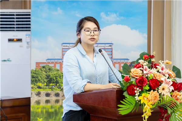 学校副校长方颖珊讲话.png