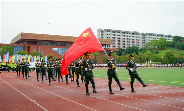 我校国旗护卫队2.png