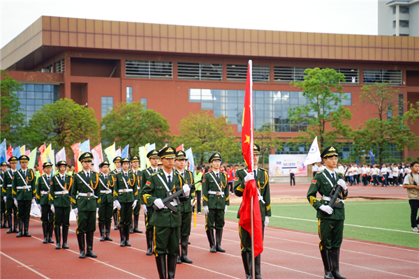 我校国旗护卫队1.png
