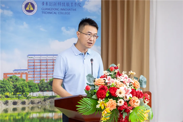 学校董事长助理兼副校长易晓爽.png 学校董事长助理兼副校长易晓爽.png