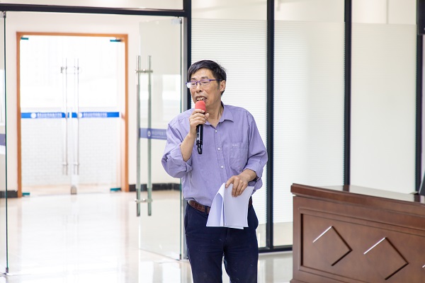 教务处处长朱怡权作宣讲.jpg 教务处处长朱怡权作宣讲.jpg