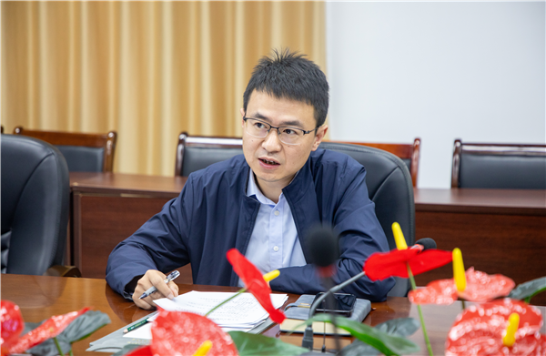 董事长助理兼副校长易晓爽讲话.png 董事长助理兼副校长易晓爽讲话.png