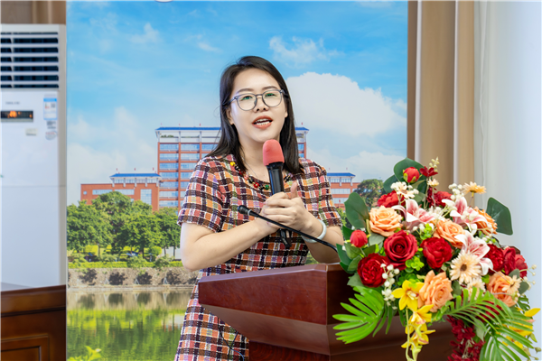 党委副书记陈利群讲话.png