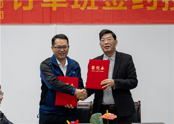 ”力劲订单班“签约现场.jpg