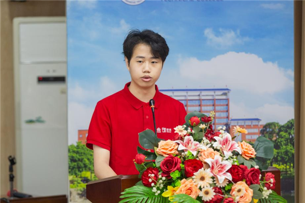 学生代表黄猛同学发言.png