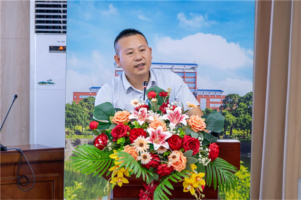 人事处处长张良锐宣读名单.png