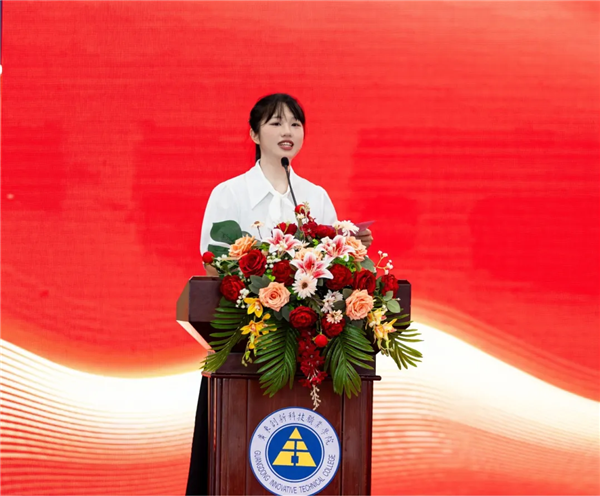 毕业生代表沈静琪发言.png