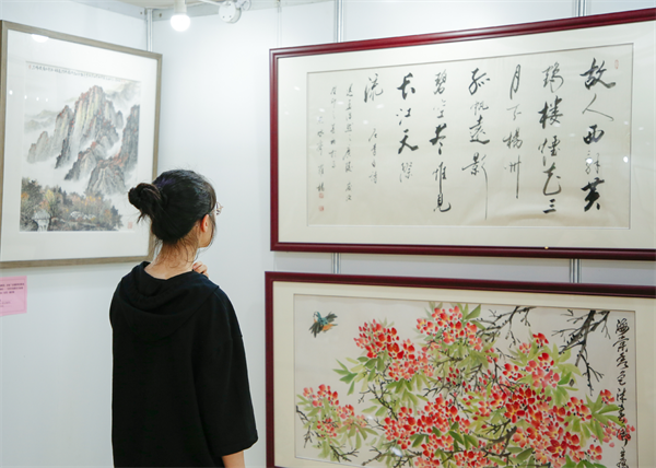观展现场3.png