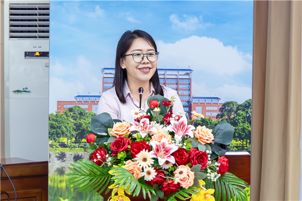 学校党委副书记陈利群讲话.png 学校党委副书记陈利群讲话.png