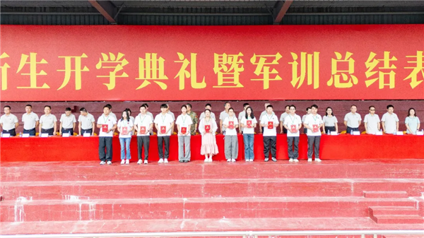 颁发“军事训练优秀指导员”荣誉称号.png 颁发“军事训练优秀指导员”荣誉称号.png