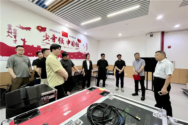 实地参观荣泽天韵直转播“订单班”课堂1.png