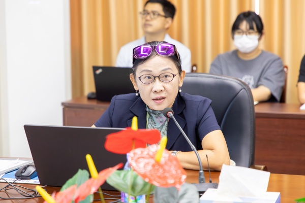 专职督导蔡蕾做专题培训.jpg 专职督导蔡蕾做专题培训.jpg