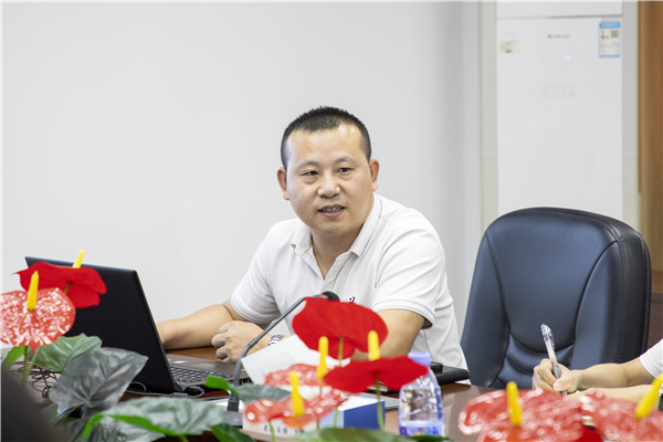 人事处处长张良锐部署评审工作.png