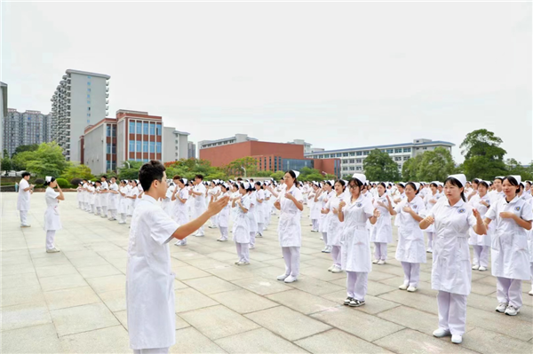 《平凡天使》手语操表演.png