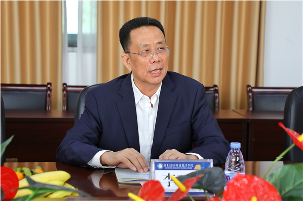常务副校长李玉春讲话.png