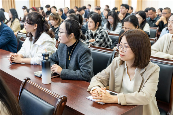 现场观看《人民教师无上光荣》专题短片.png 现场观看《人民教师无上光荣》专题短片.png