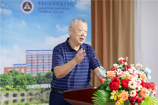 学校校长叶小明.png 学校校长叶小明.png