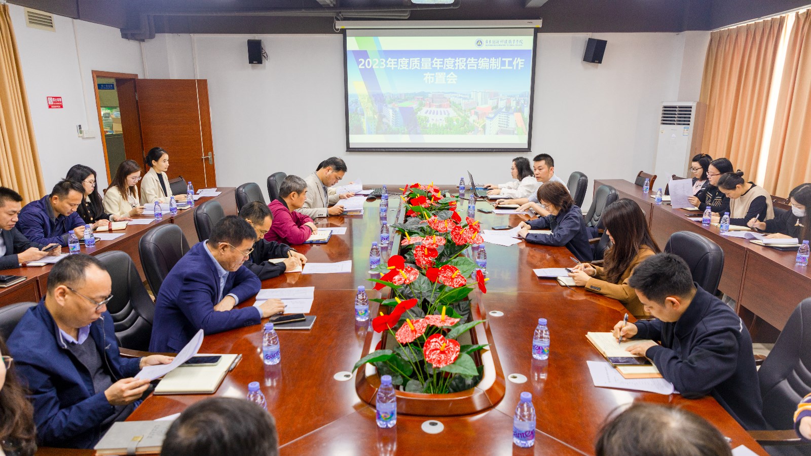 会议现场.jpg