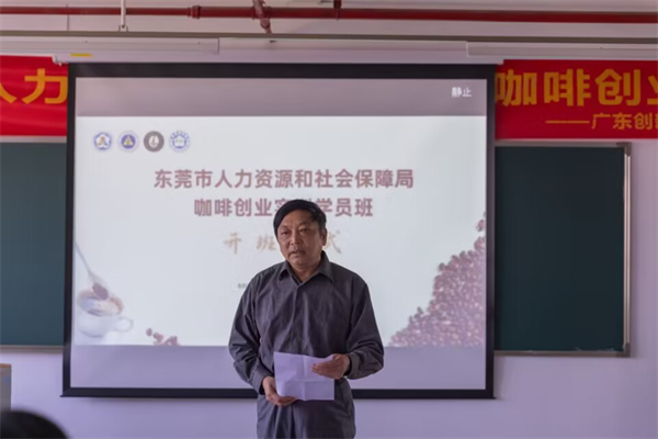 学校副校长陈粟宋讲话.png