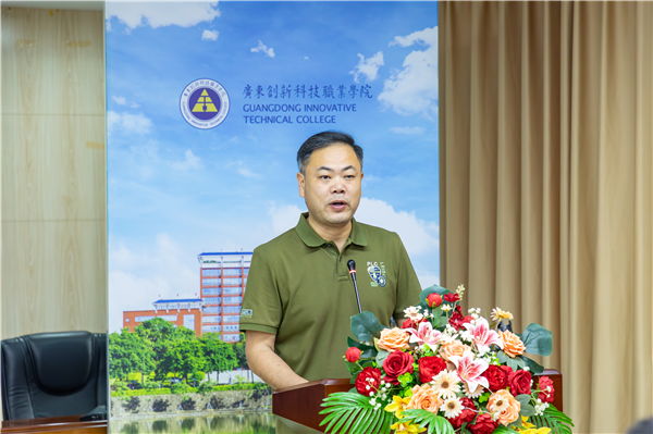 学生处处长杨辉作四月份重点工作安排.png