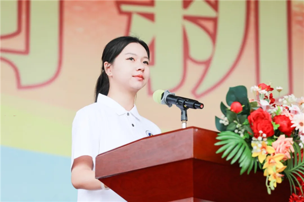 运动员代表曾培雯宣誓.png