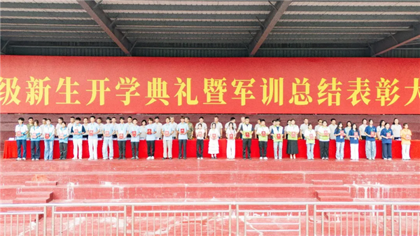颁发“军事训练优秀助训员”荣誉称号.png 颁发“军事训练优秀助训员”荣誉称号.png