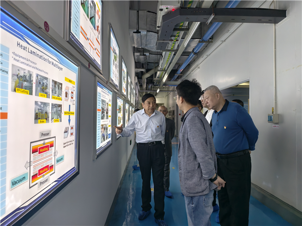 参观生产车间交流现场.png 参观生产车间交流现场.png