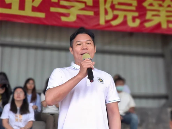 董事长方植宁宣布开幕.png