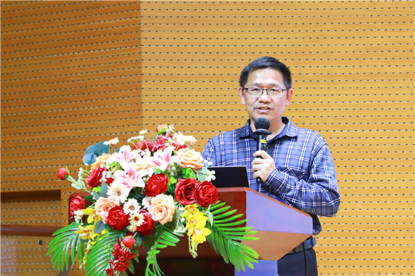 主讲何冰强教授.png 主讲何冰强教授.png