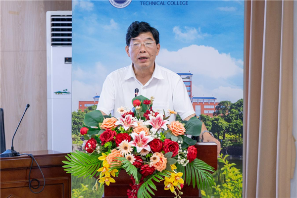 党委书记邓成良讲话.png