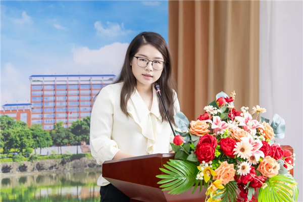 学校副校长方颖珊.png 学校副校长方颖珊.png