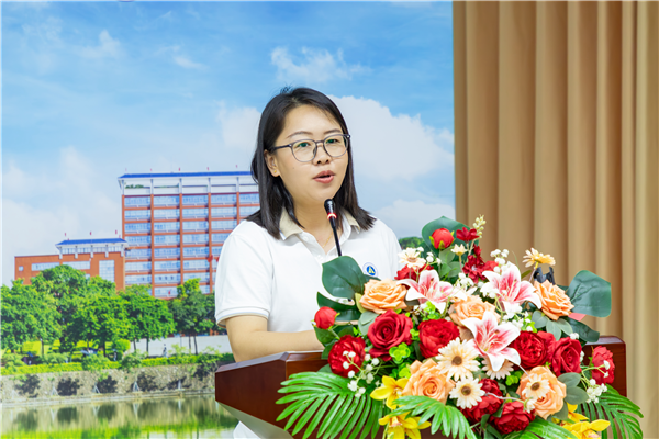 学校党委副书记陈利群讲话.png