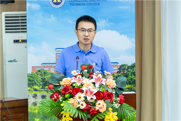 学校副校长、董事长助理易晓爽总结讲话.png 学校副校长、董事长助理易晓爽总结讲话.png
