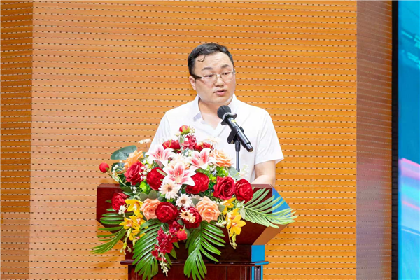 智能制造学院副院长史朋要主持活动.png