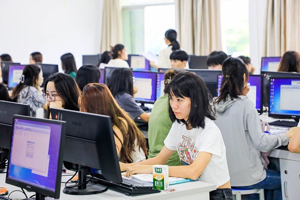 学校部分教室上课情况.jpg