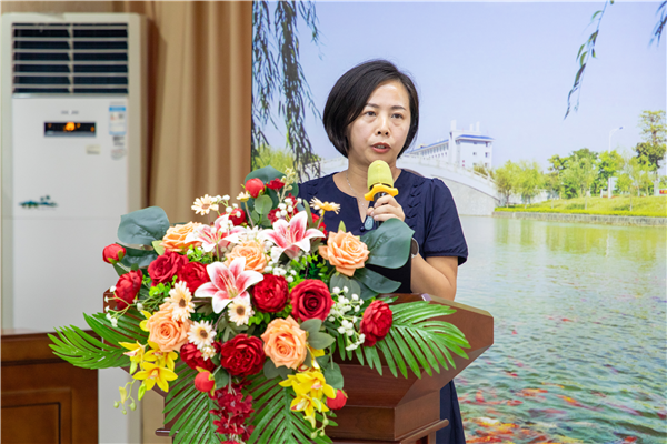 人事处连庆华助理做职称申报讲解.png