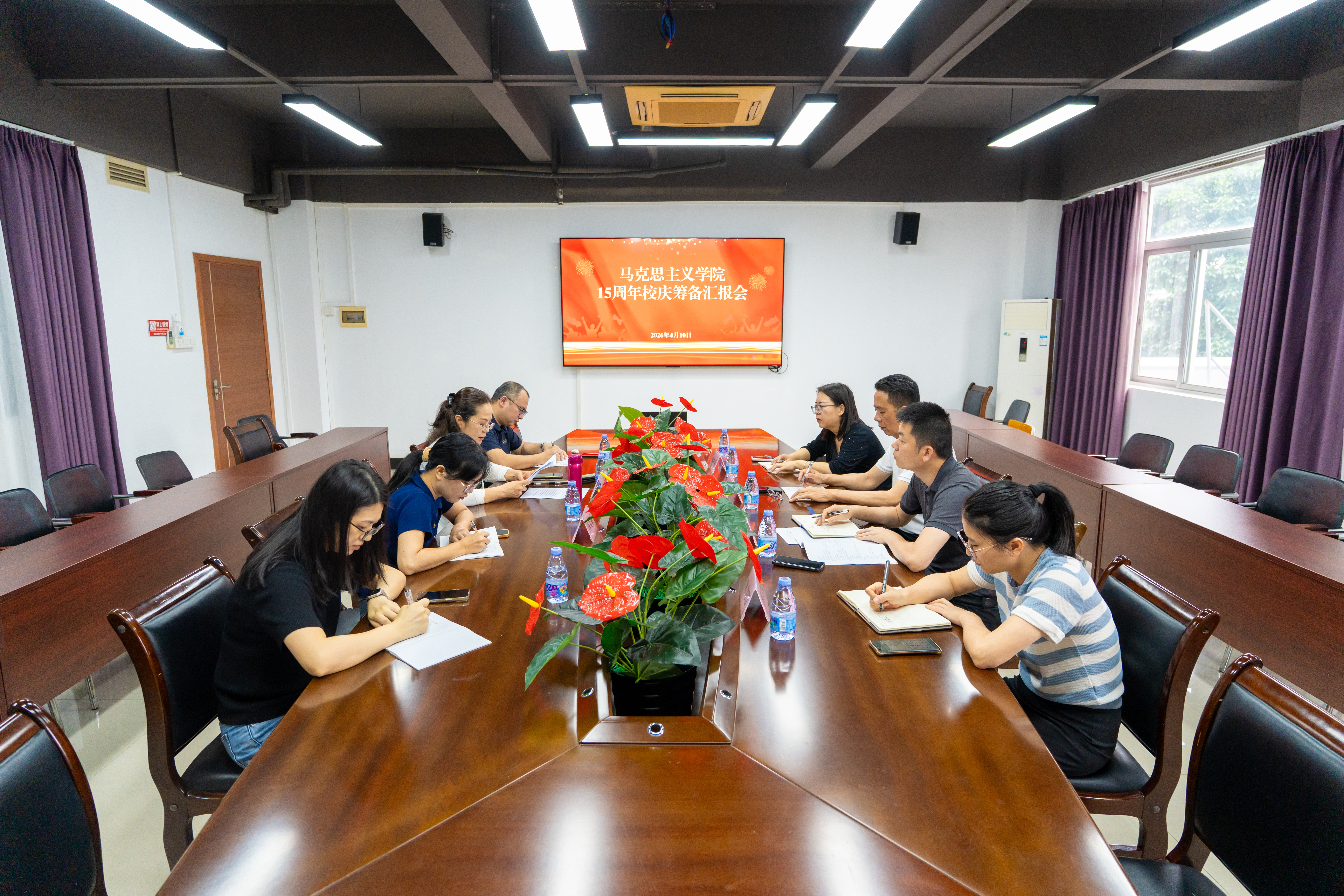 会议现场.jpg