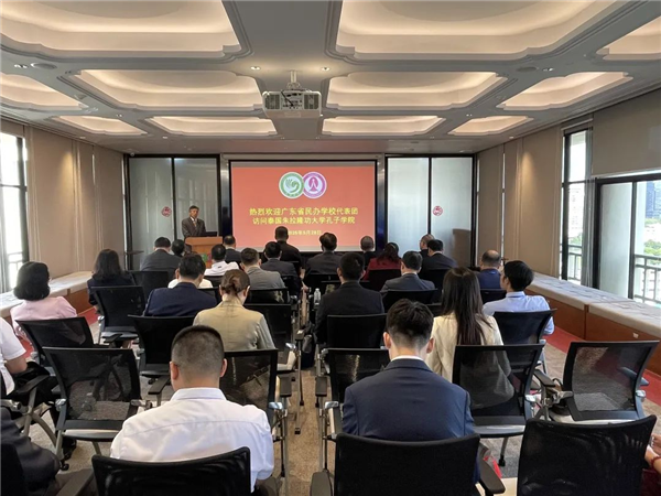 交流团在泰国朱拉隆功大学孔子学院.png